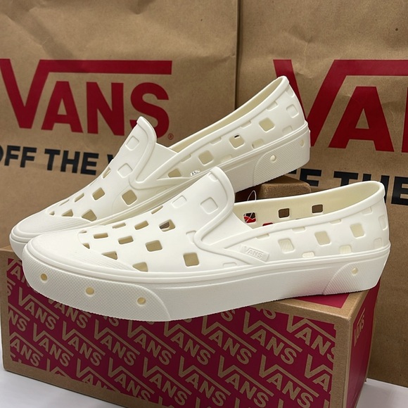 Vans Men’s Slip-On Trk Marshmallow
VN0A5HF8FS8
Sneakers - Picture 5 of 16